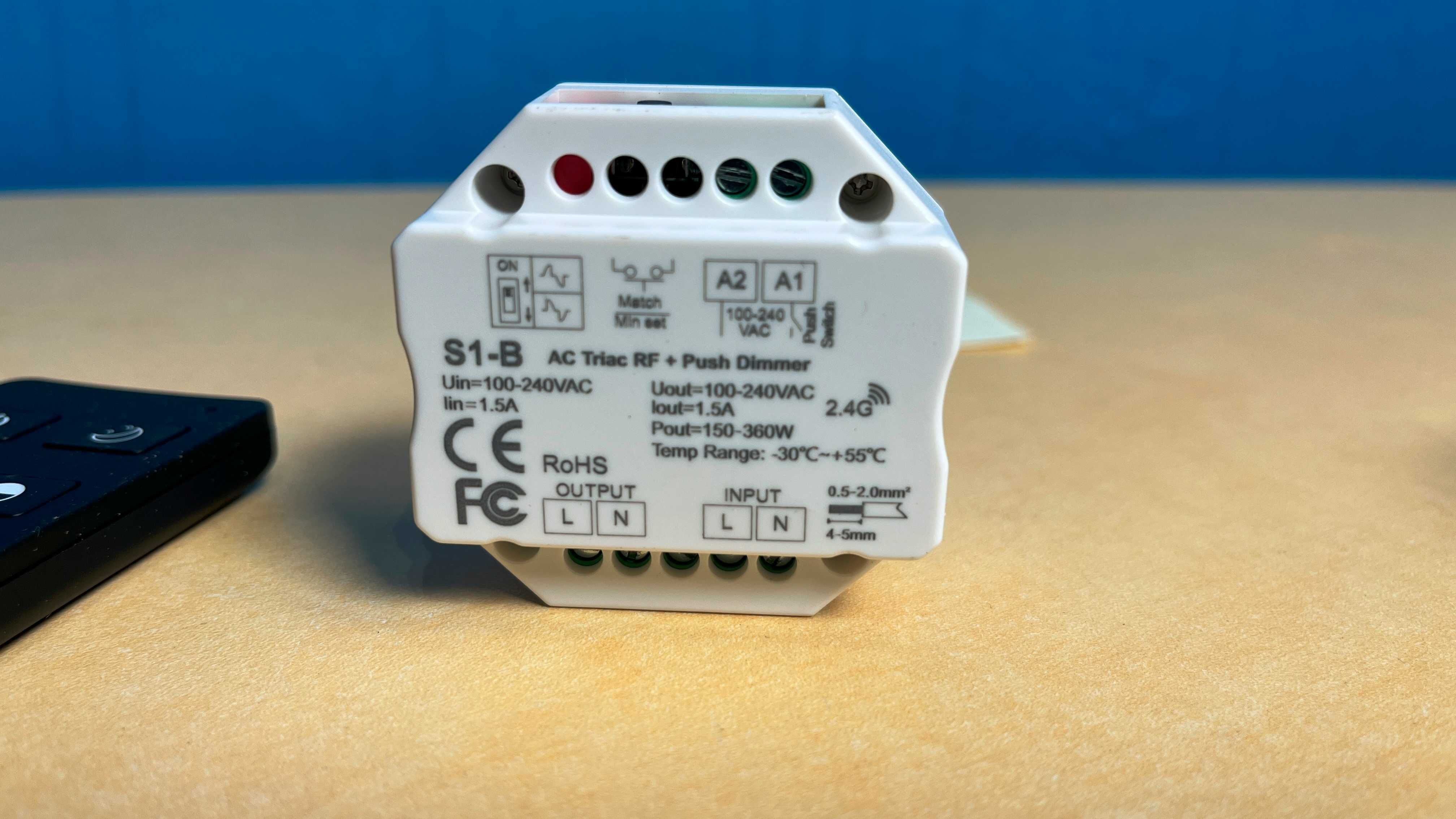 Ściemniacz triakowy z pilotem AC TRIAC S1-B+R1 RF 2.4G spm104