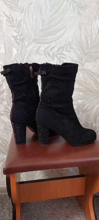 Замшевые ботинки