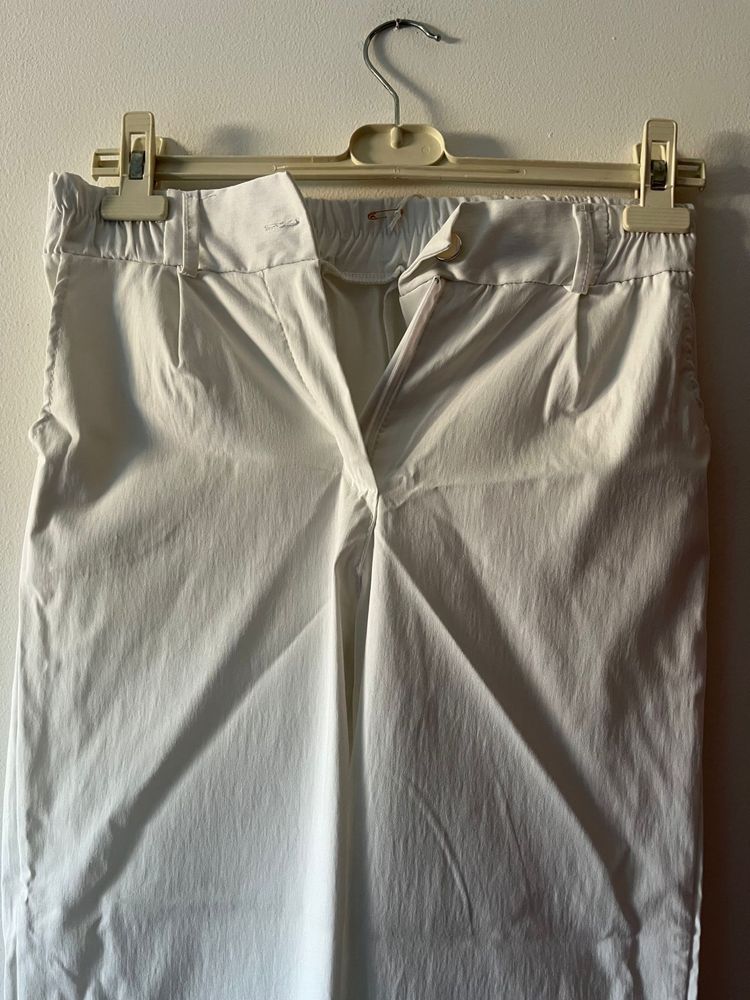 Calças brancas senhora tecido fresco novas com etiqueta tamanho M (equivalem a 38/40) com bastante elasticidade