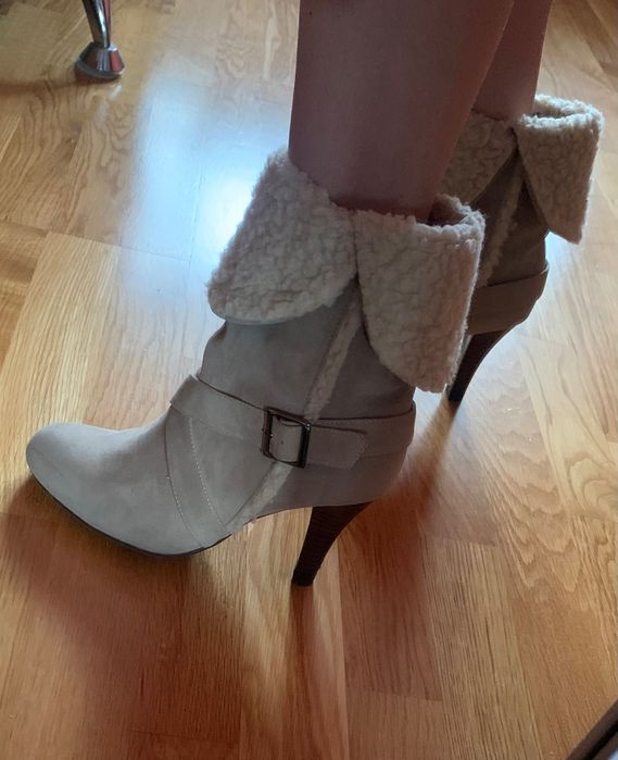 Чобітки/чоботи бежеві 39 р осінь/зима/весна