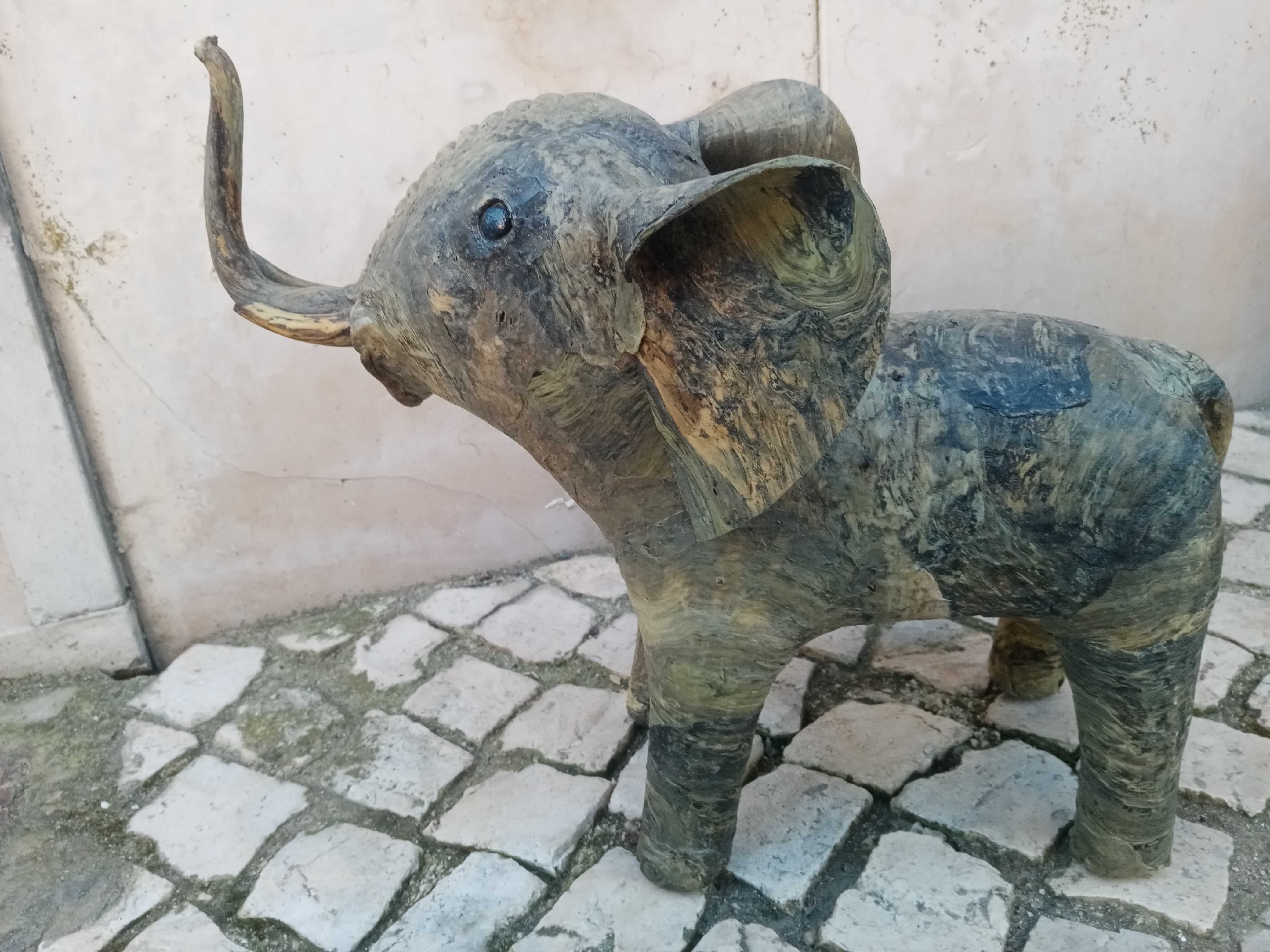 Elefante feito em cascas de ostras