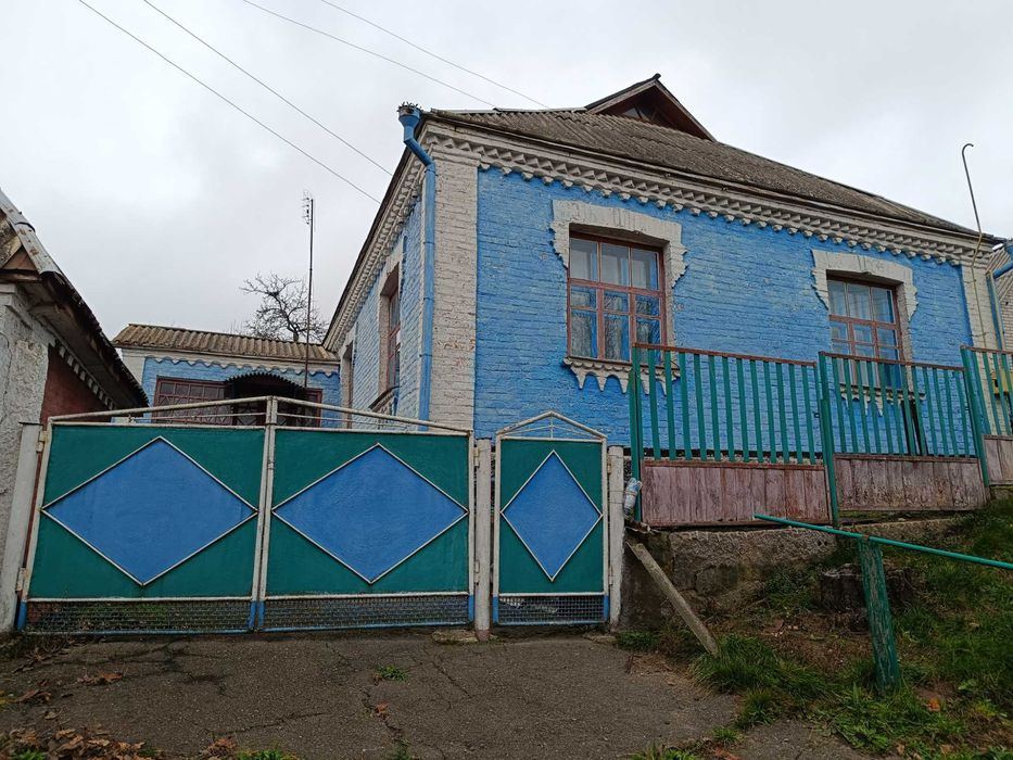 Будинок 1975р. центр с. Старі Бабани, до ставка, може за держпрограмою