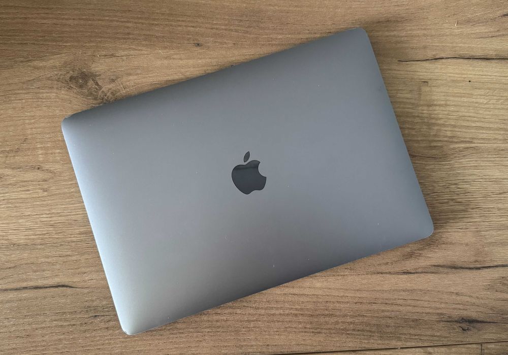  MacBook Air 13 2020 m1 8GB RAM 256GB SSD Space Gray