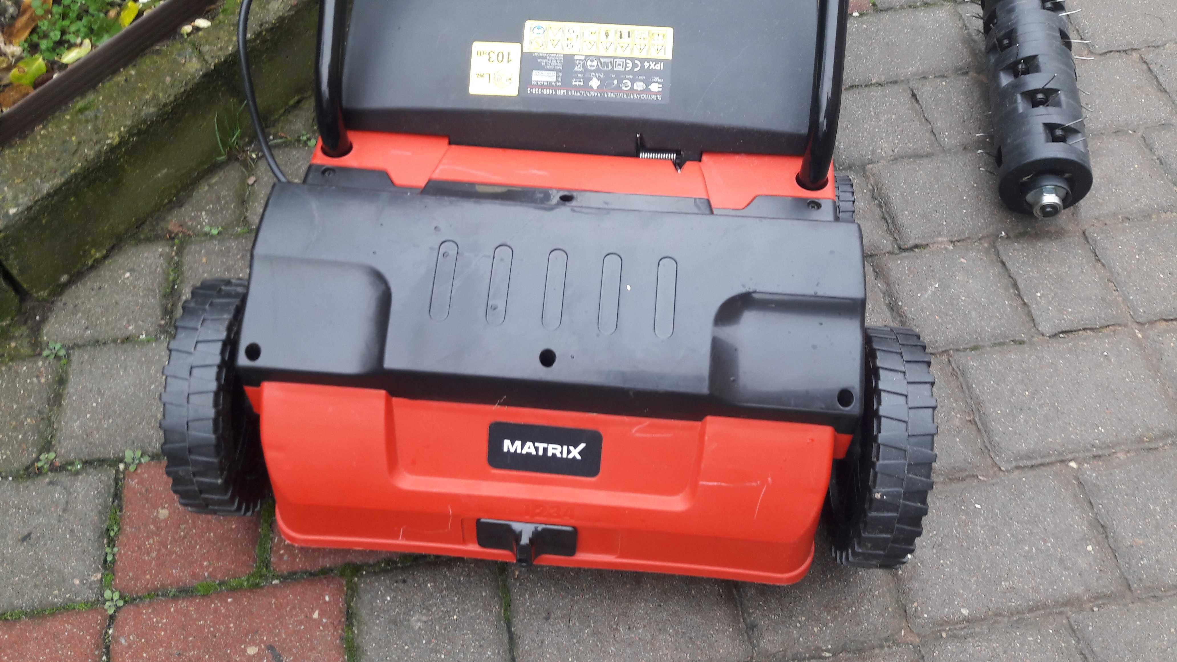 Wertykulator Matrix LSR  1400W 32cm 2 wałki oraz KOSZ FV