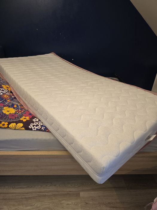 Materac sprężynowy Estrella 90x200. Jak nowy.