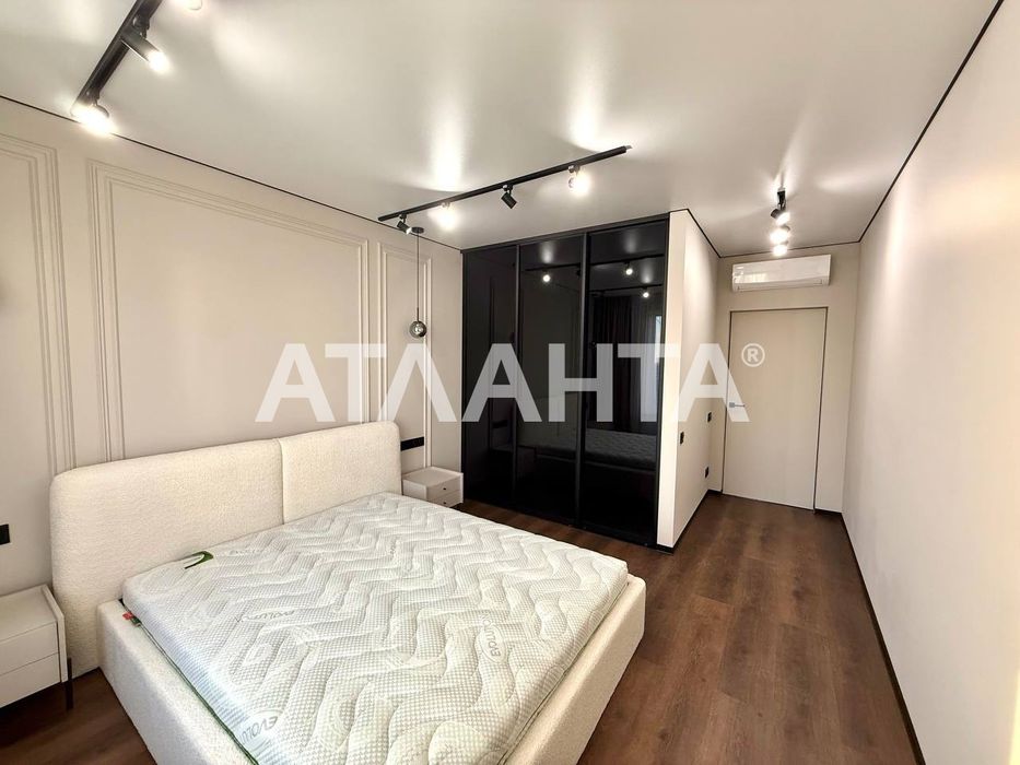 Нова квартира з ремонтом біля Victoria Gardens — заїжджай і живи