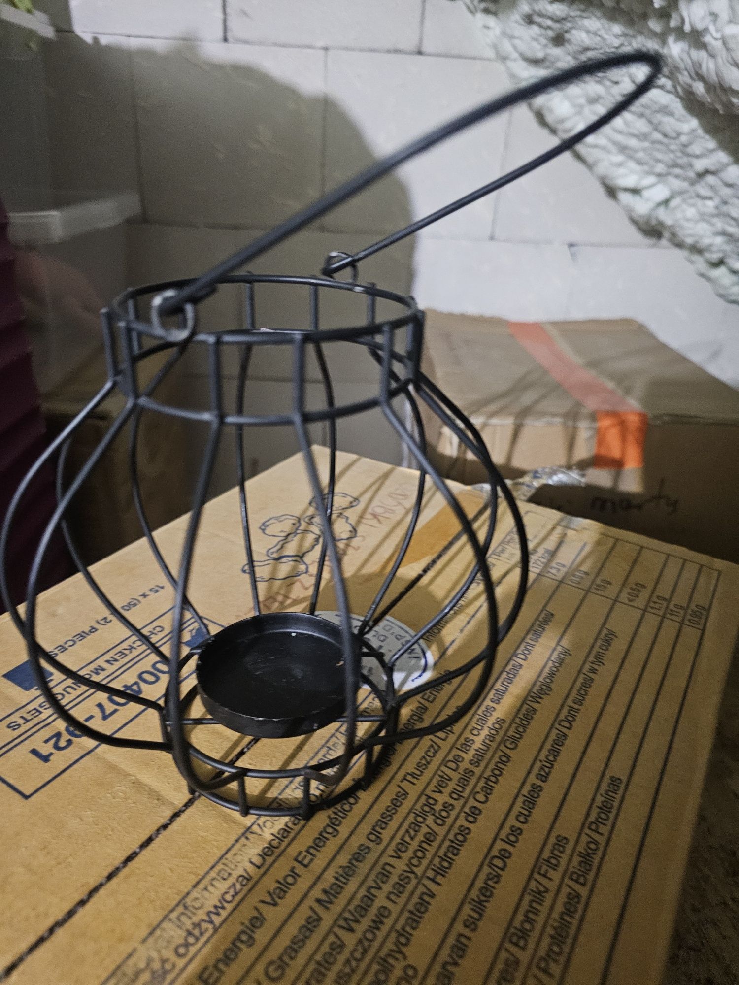 Czarny świecznik metalowy styl loft