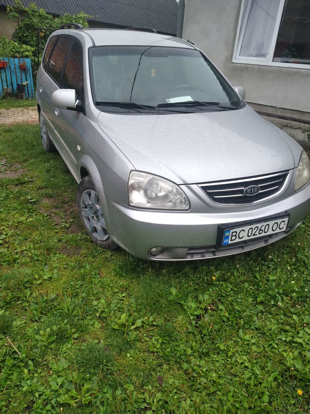 Kia carens,розмитнена