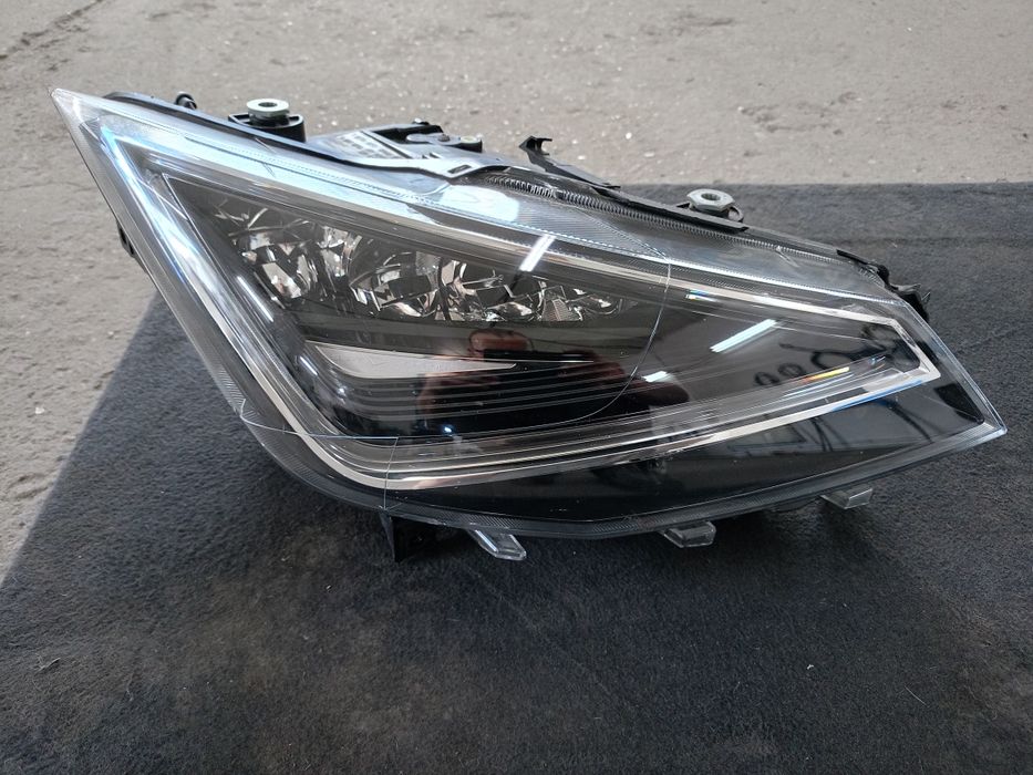 Lampa przód prawa Seat Arona