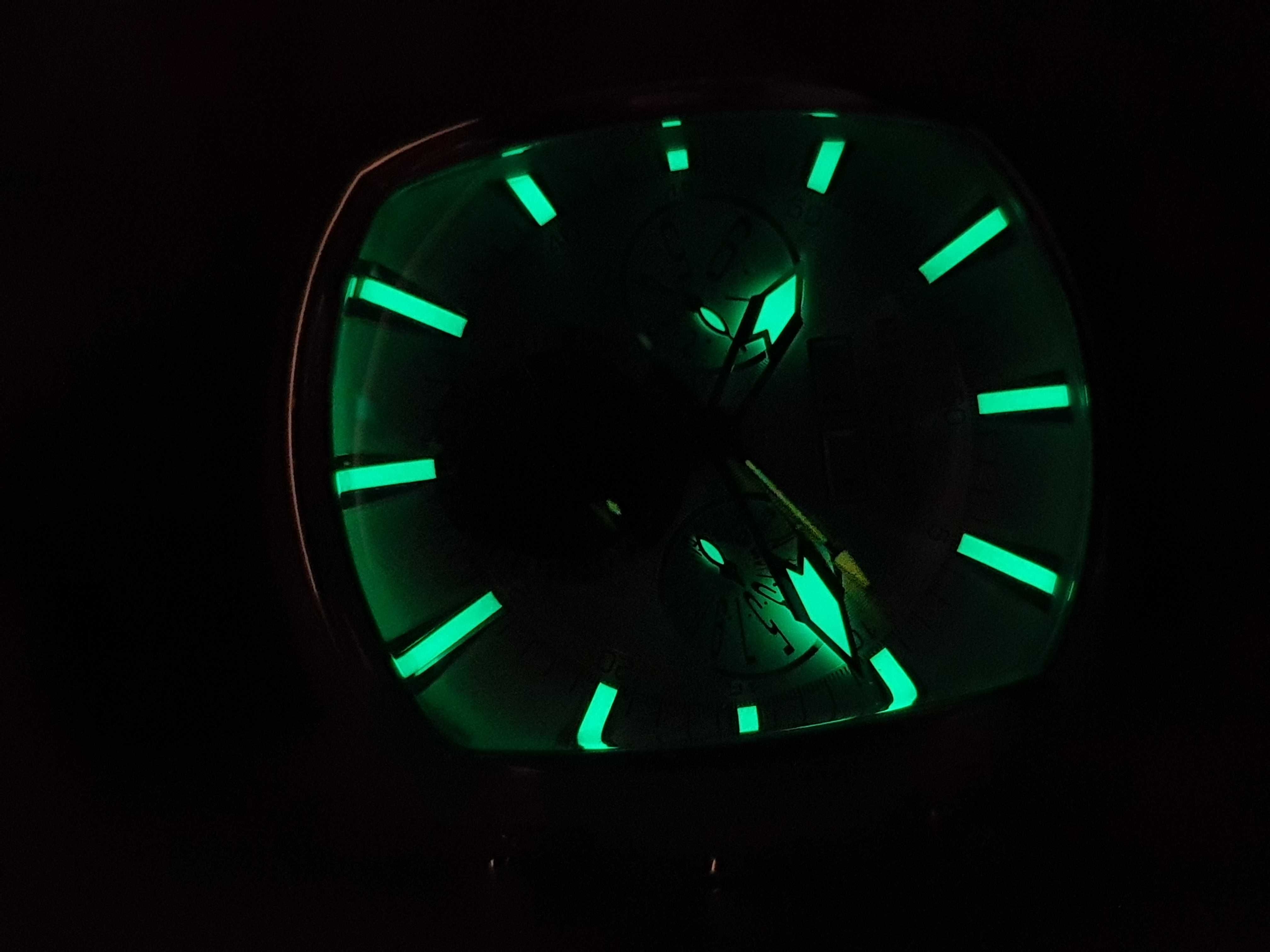 Чоловічий годинник Reef Tiger Aurora Tank 2 Automatic Gold/Black 100m