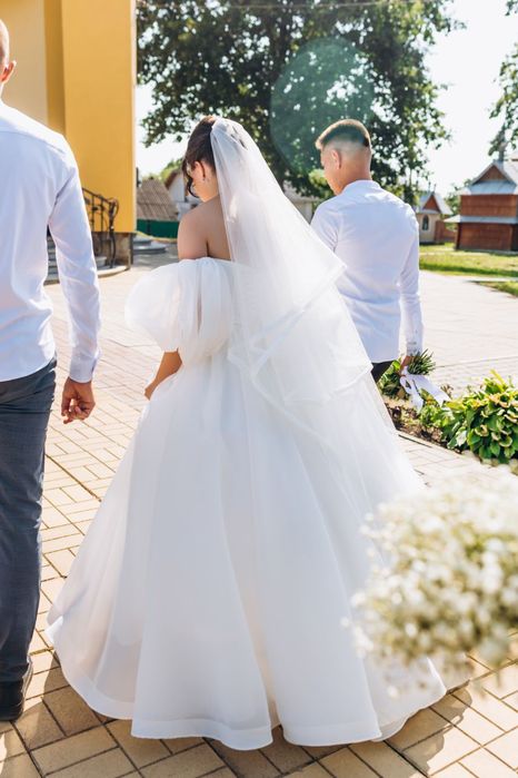 Продаю чудову весільну сукню!