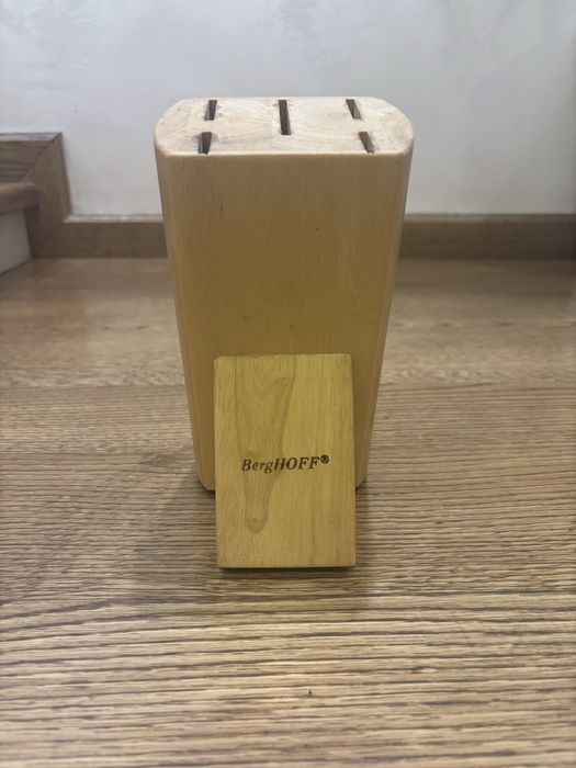 Підставка для ножів BergHoff