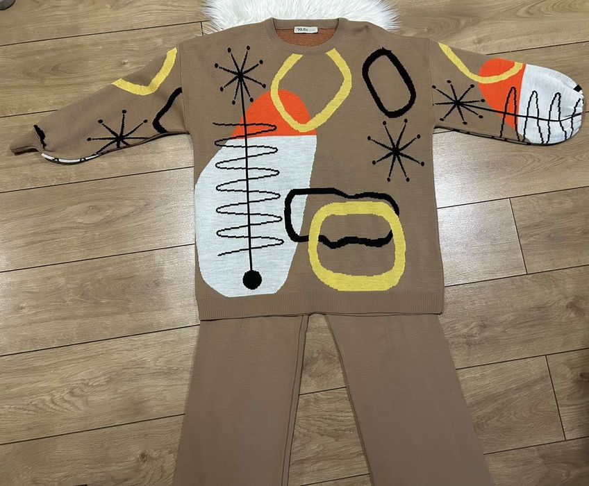 Стильний жіночий костюм