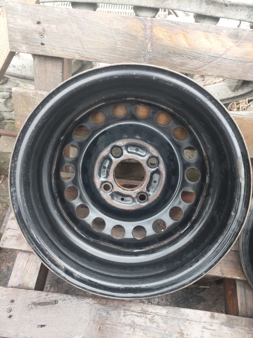 Продам 2 диска р14 .4×114,3