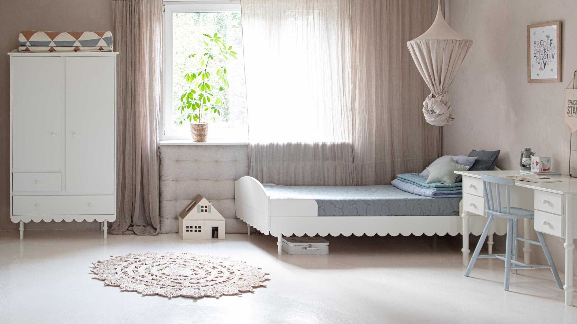Łóżeczko 70x140 sofa tapczanik Babushka złamana biel White białe RETRO