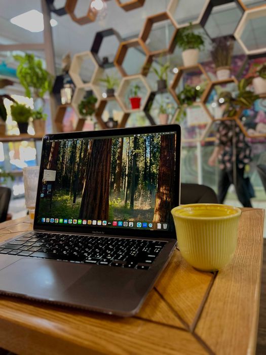 MacBook Air 2020, i3 / 8GB / 256GB SSD