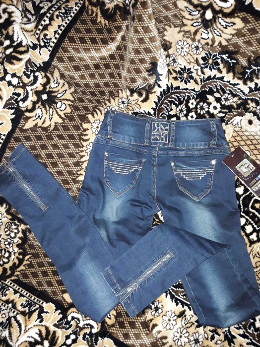 Джинсы женские скинни с вышивкой