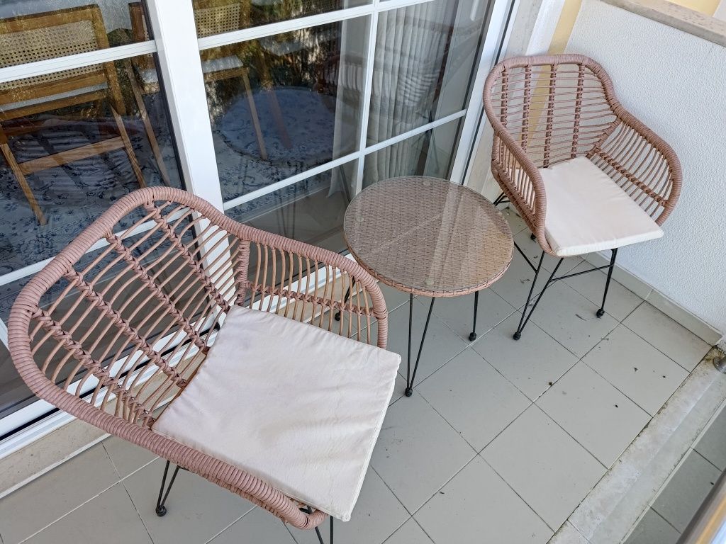 Conjunto jardim mesa de apoio e cadeiras