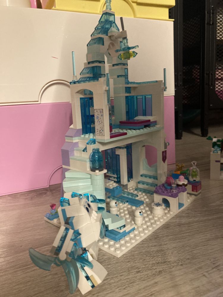 Kompletne LEGO Disney Frozen 43172 Magiczny lodowy zamek Elsy