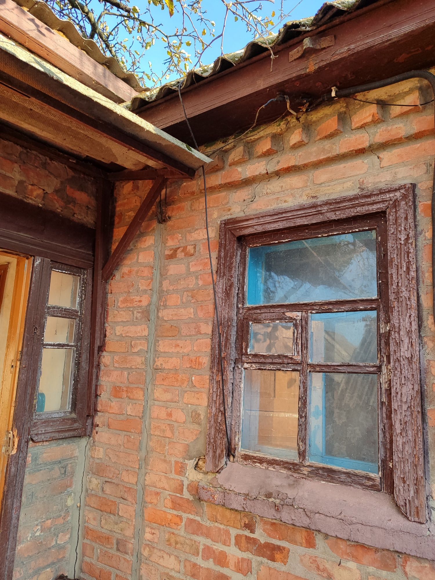 Продам хату  ,до центру 10-15 хв.