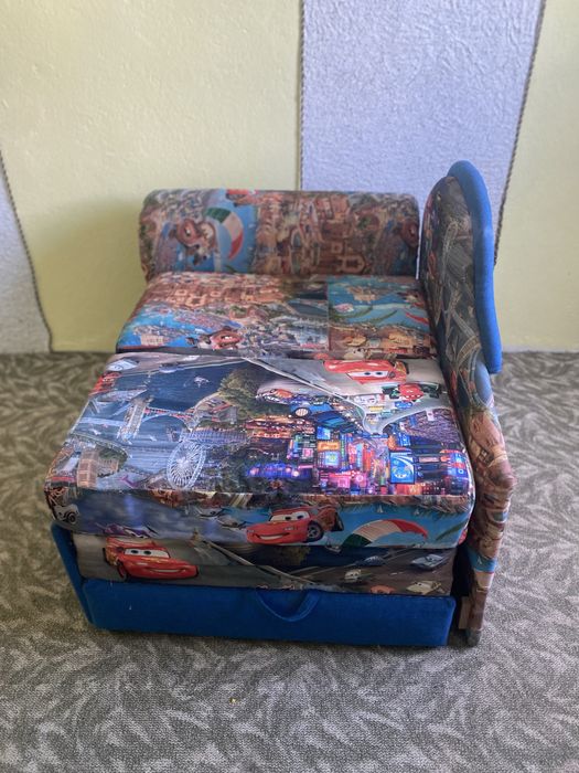 Дитяче ліжко, диван