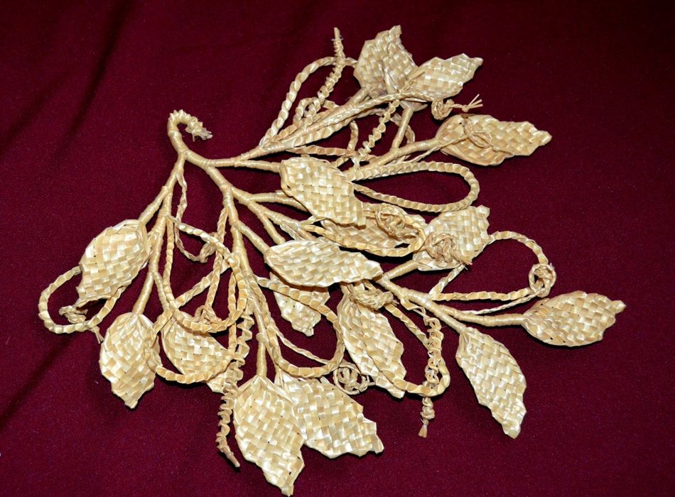 Капелюхи з житньої соломи, віночки, гілочки