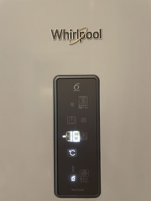 Arca congeladora Whirlpool, vertical, Non frost