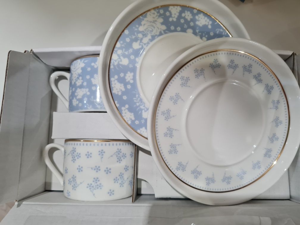 English home.Поднос и 2 кофейные чашки с блюдцами