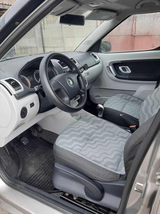 Продам Škoda Roomster 1.4 газ + бензин 2007 год