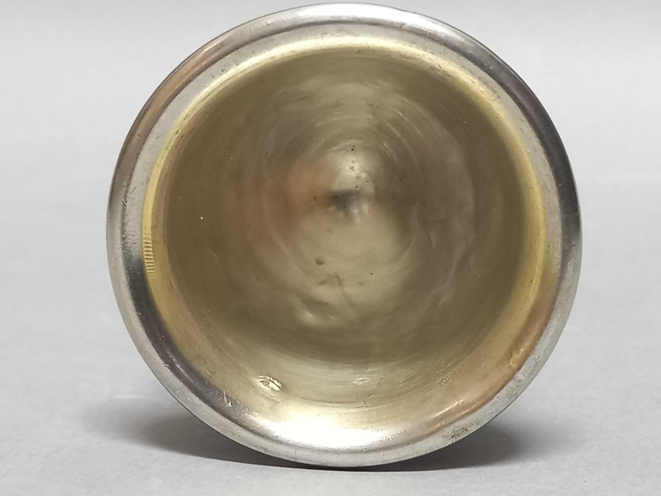 XIX wieczny giloszowany srebrny kieliszek na jajko, Francja