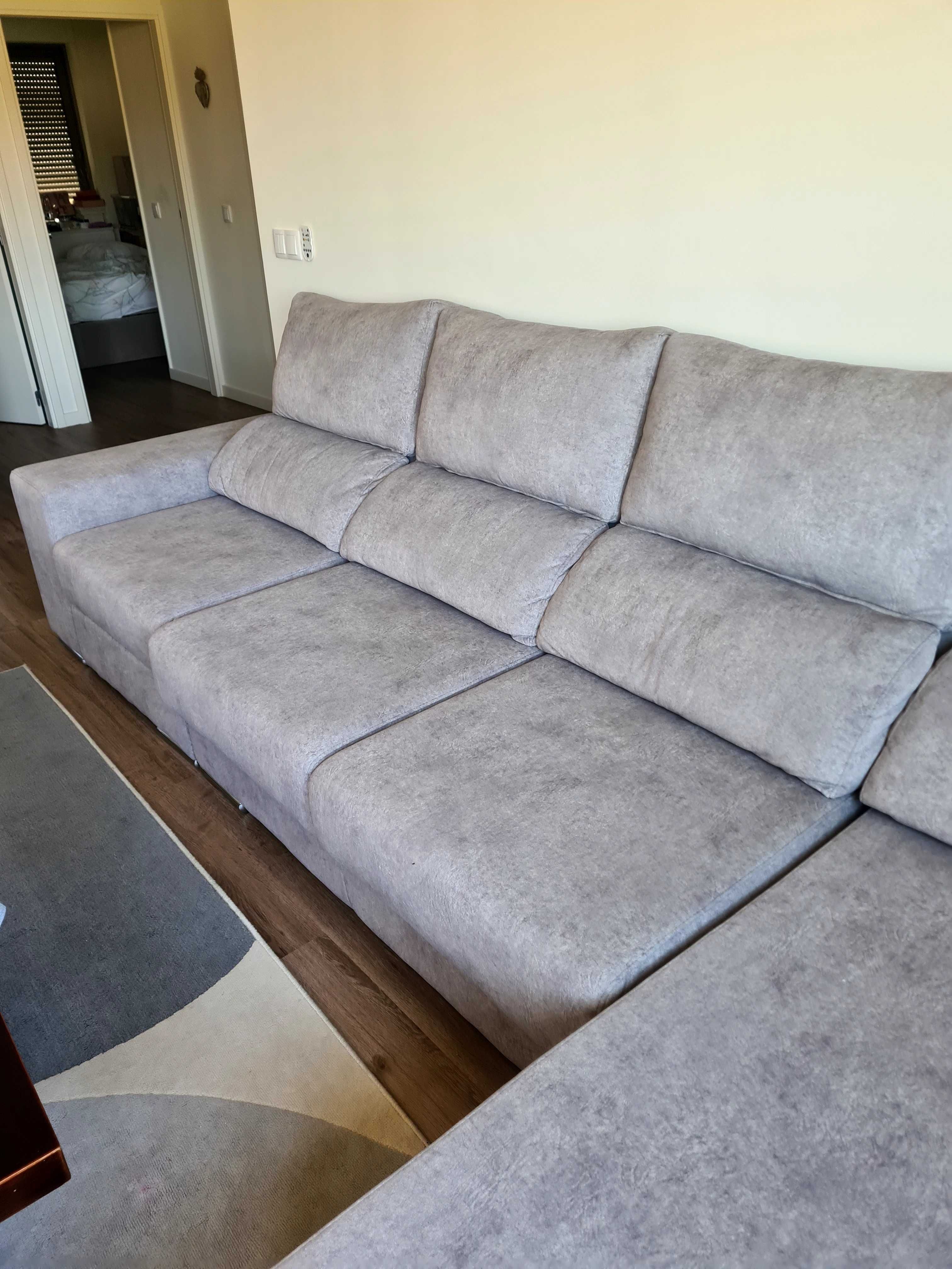 Sofá Chaise Longue Semi Novo muito estimado