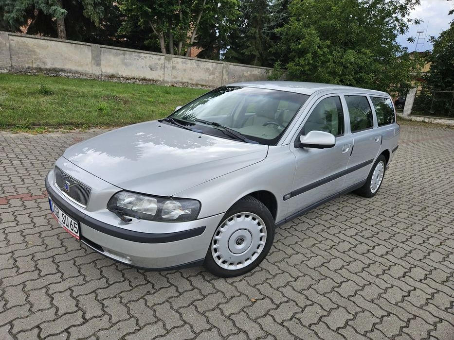 Volvo V70 2.4 TURBO 250KM T5 skóra manual doinwestowany OPŁACONY