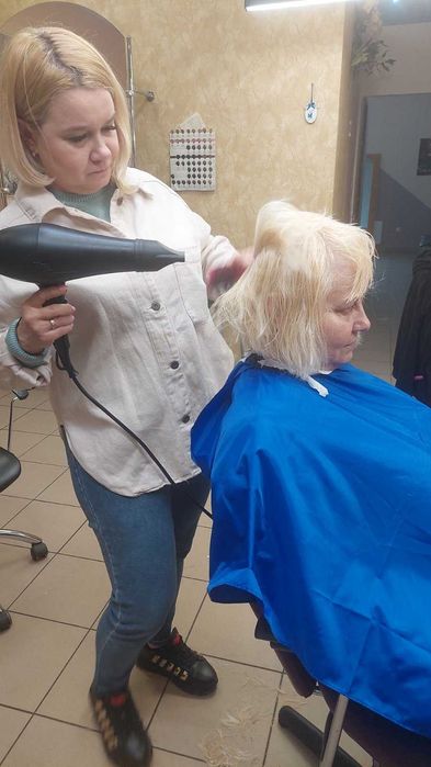 Безоплатні Стрижки жіночі, чоловічі по запису