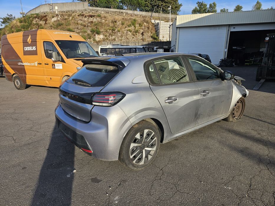Peugeot 208 II Active PureTech 1.2 THP 130CV de 2023 para peças