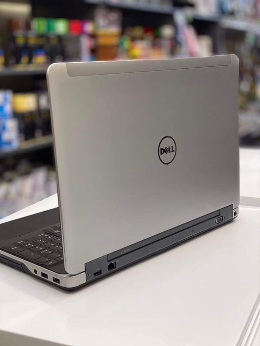 Ноутбук  Dell в ідеальному стані