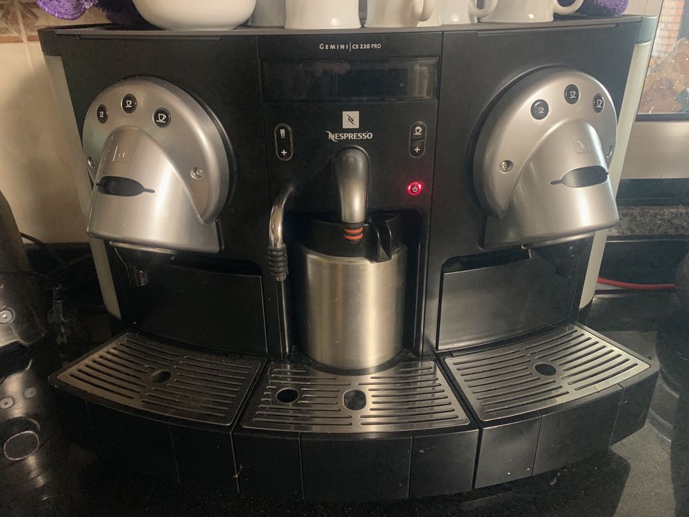 Maquina de cafe da famosa marca nespresso