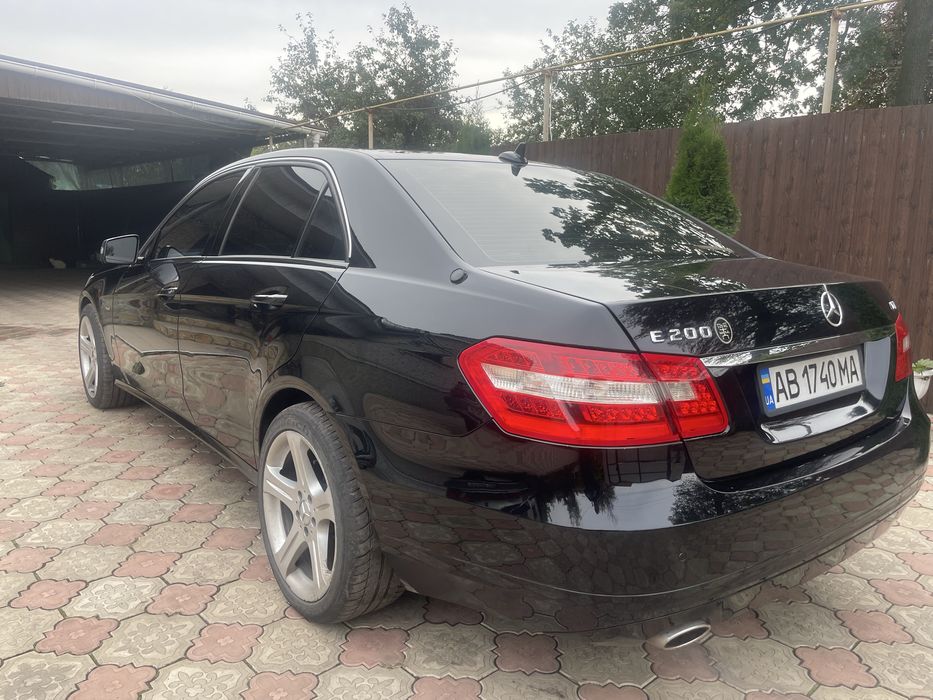 Продам мерседес 212 в идеалном состояние
