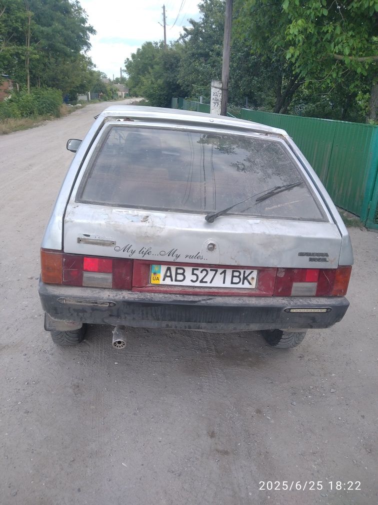 Продам ВАЗ 2108 на повному ходу сів і поїхав.