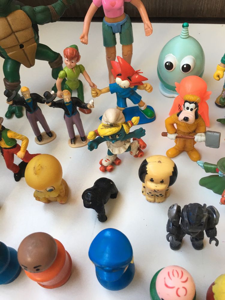 Bonecos / figuras antigos