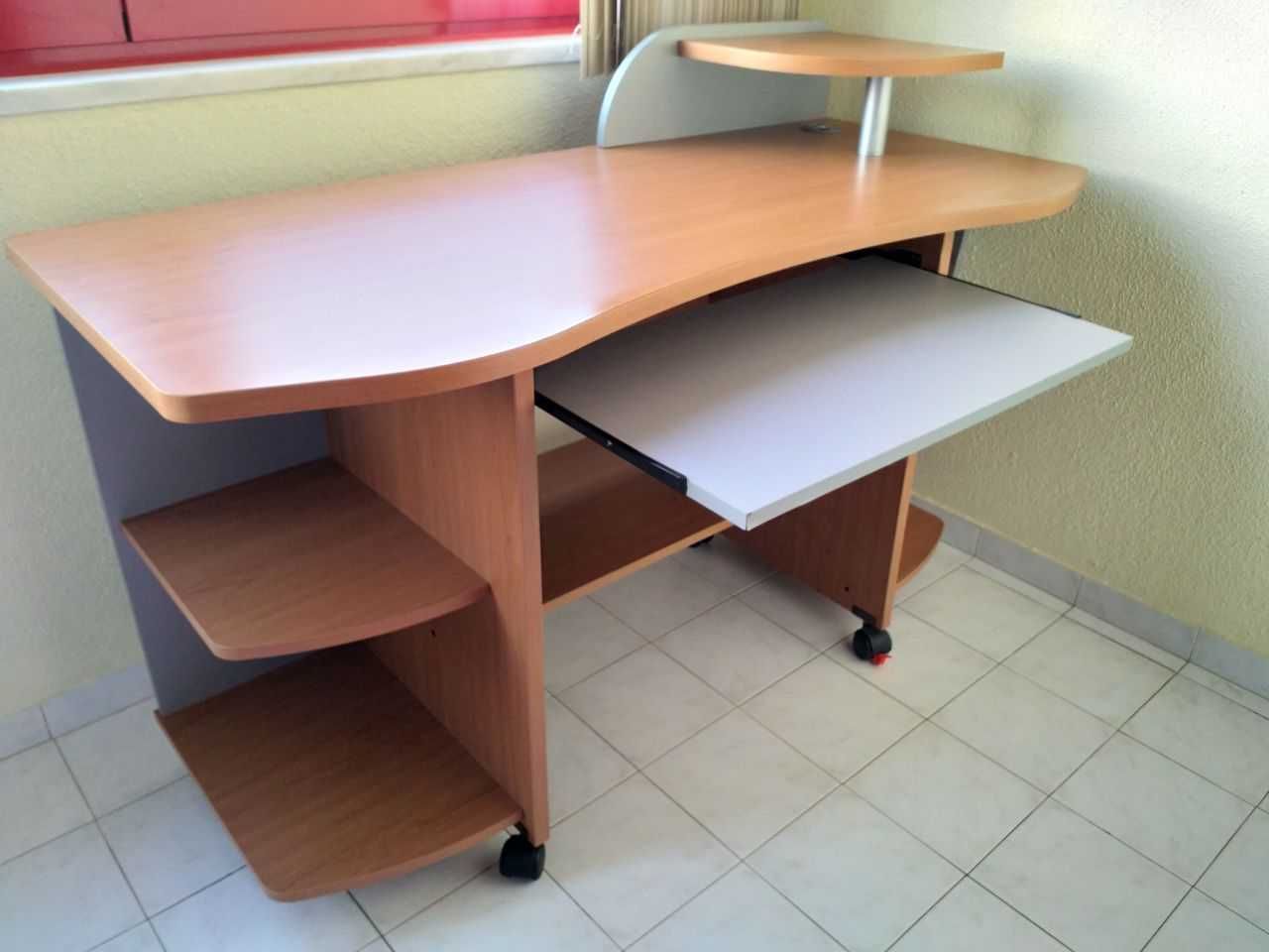 Secretária para computador