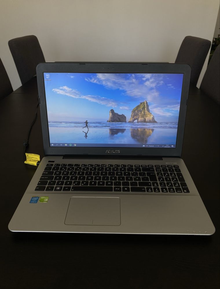 Portátil ASUS i5