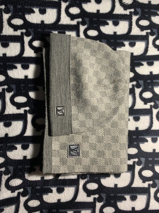 Gorro + Cachecol LV Cinza Claro (C/ Caixa)