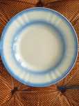 Pratos antigos de porcelana da Fábrica de Loiça de Sacavém