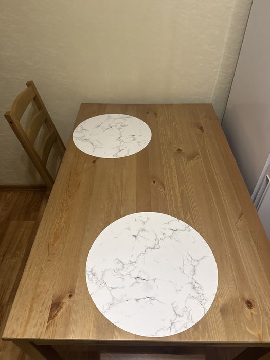 Продается стол и 2 стула