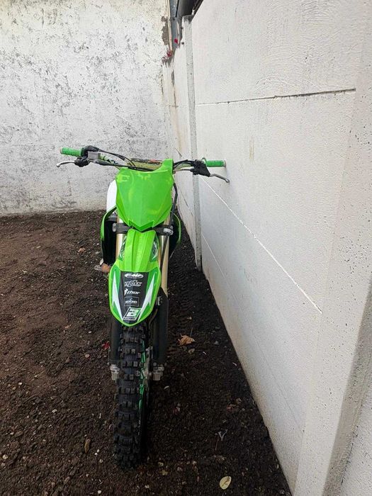 Kawasaki KX 450 – Potência, Fiabilidade e Bom Estado