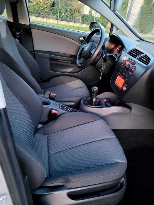 SEAT LEON 1.6benzyna  B.dobry stan