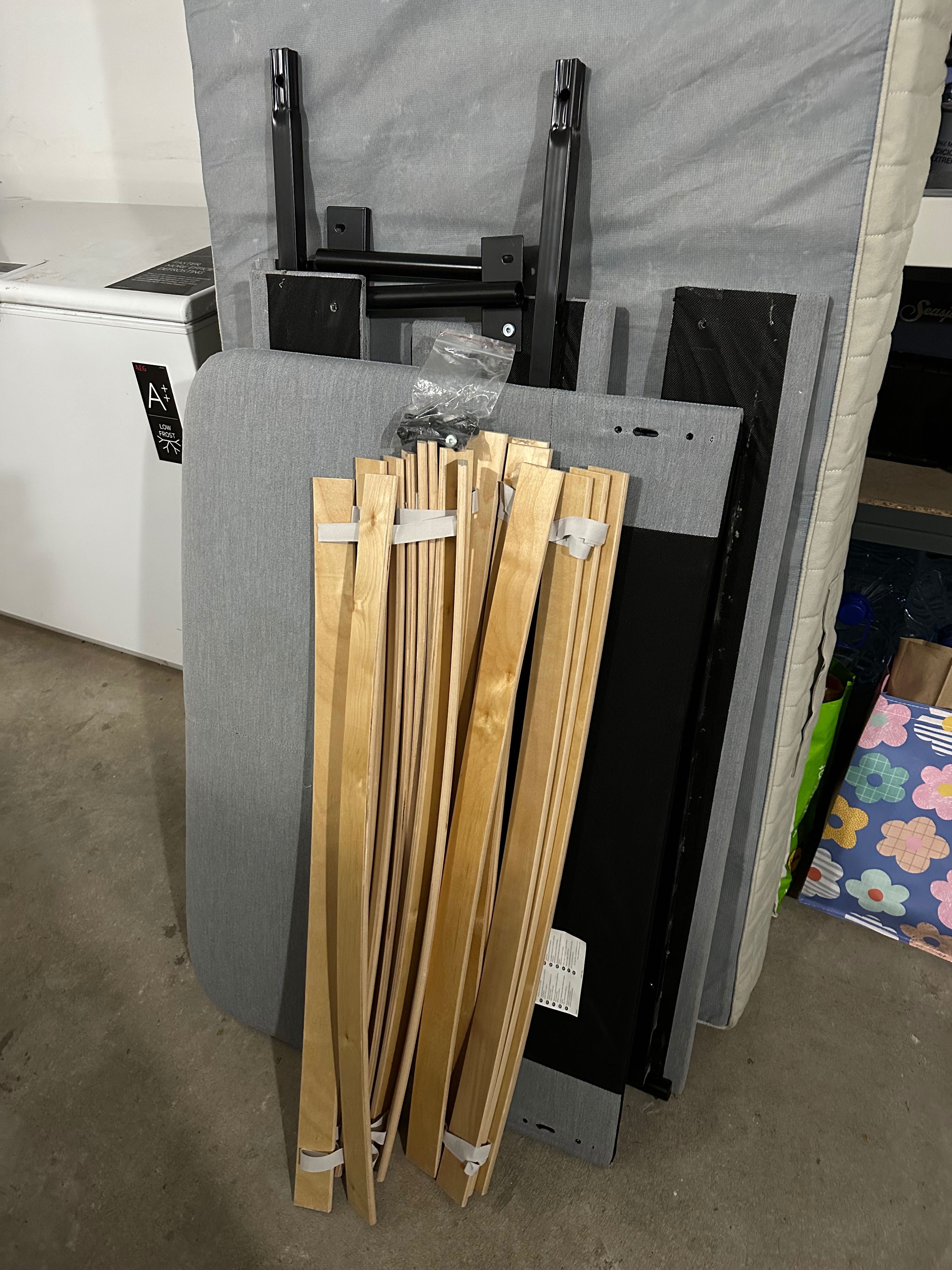 Cama ikea 90x200 + Colchão