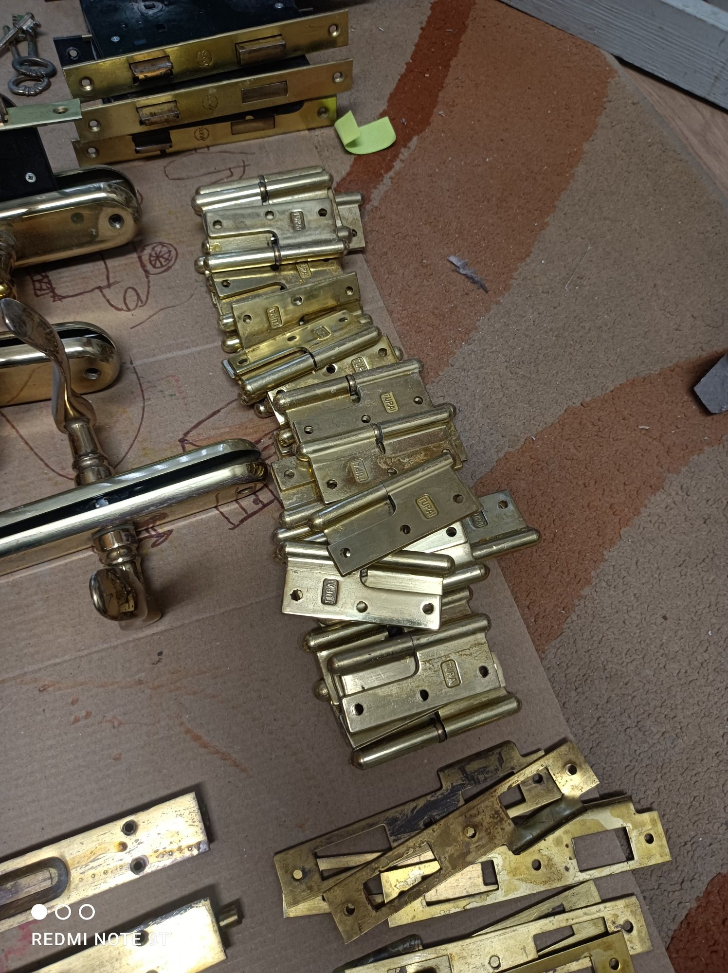 Ferragens TUPAI  para portas e roupeiros