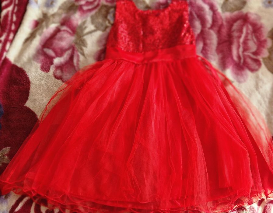 Святкова сукня для дівчинки