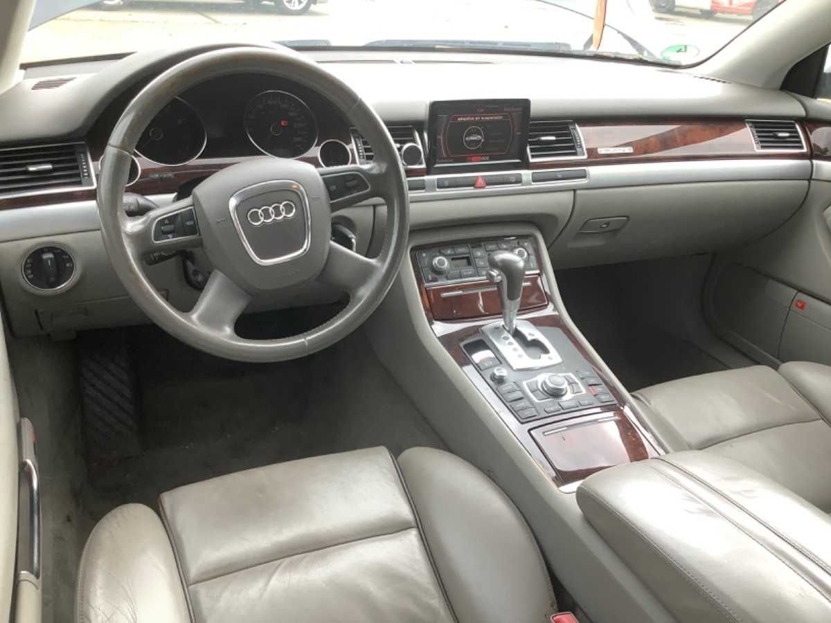 Audi / A8 4.2 V8 FSI quattro